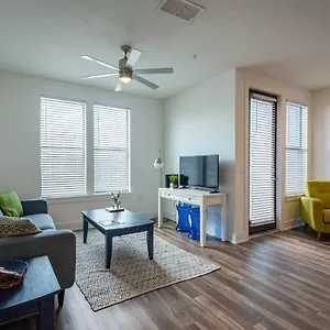 coastal-vibrant-2br-apt-in-hyde-park-w-parking.hotelstampa.org/